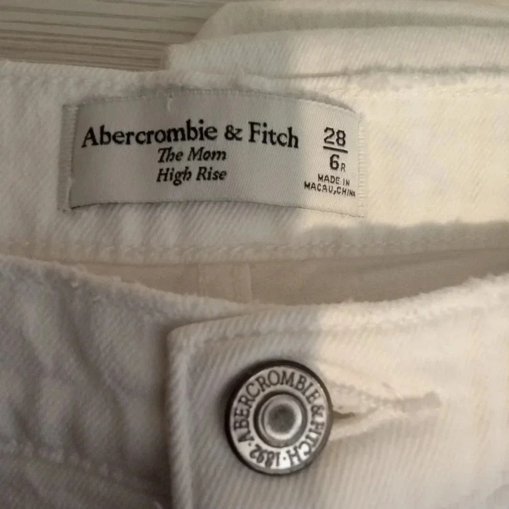 Abercrombie & Fitch The mom High Rise Jean size 28 women